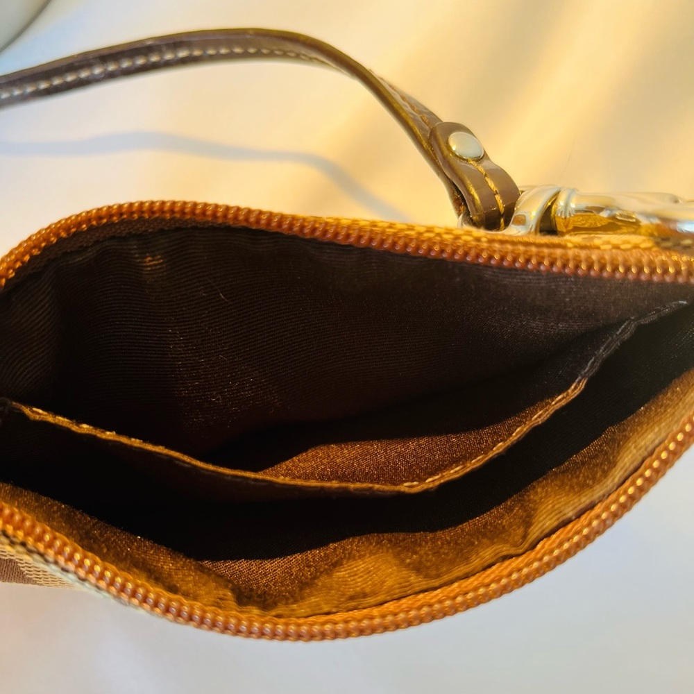 Couch wristlet - Picture 5 of 6